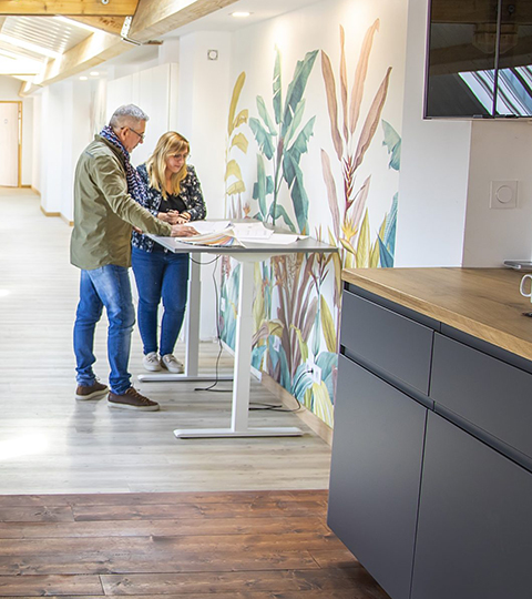 Serge et Caroline, espace de coworking à l'immeuble Baobab