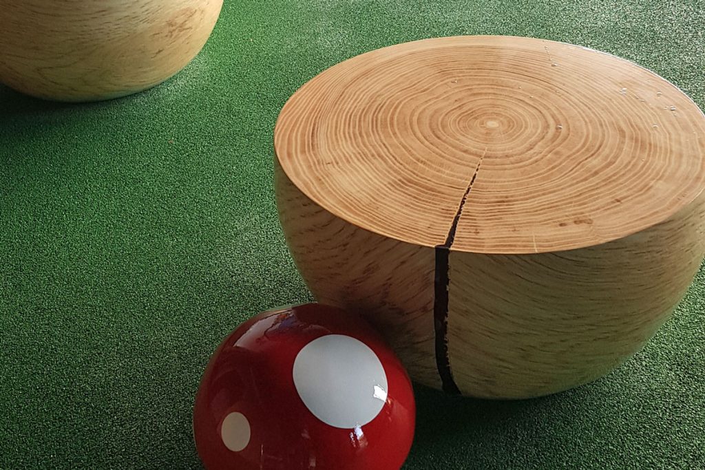 Agencement : menusierie d'une table en bois